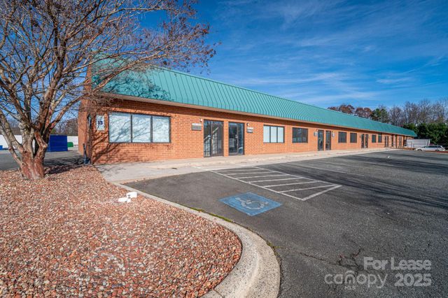 6128 Brookshire Boulevard A, Charlotte, NC 28216