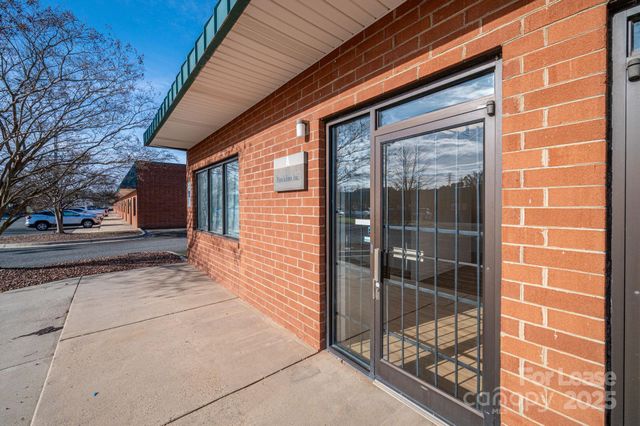 6128 Brookshire Boulevard A, Charlotte, NC 28216