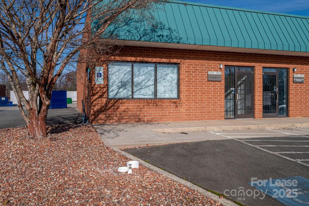 6128 Brookshire Boulevard A, Charlotte, NC 28216