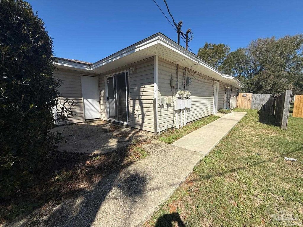 3410 Green Briar Ct 1, Gulf Breeze, FL 32563