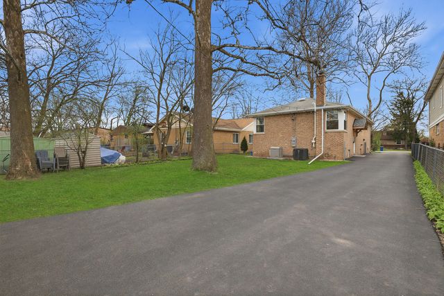 318 Hibbard Road, Wilmette, IL 60091