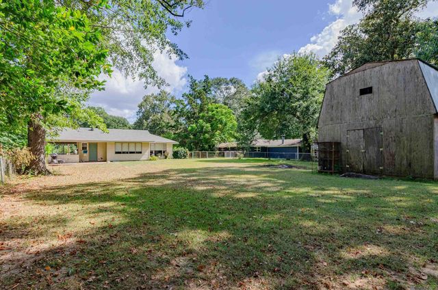 660 Lakeview Dr, Denham Springs, LA 70726