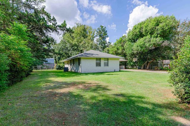 660 Lakeview Dr, Denham Springs, LA 70726