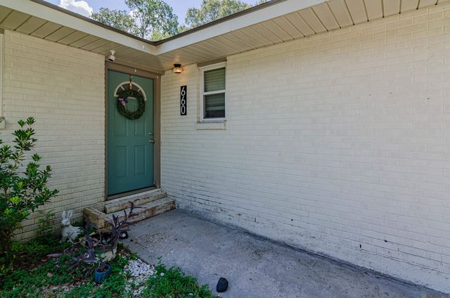 660 Lakeview Dr, Denham Springs, LA 70726