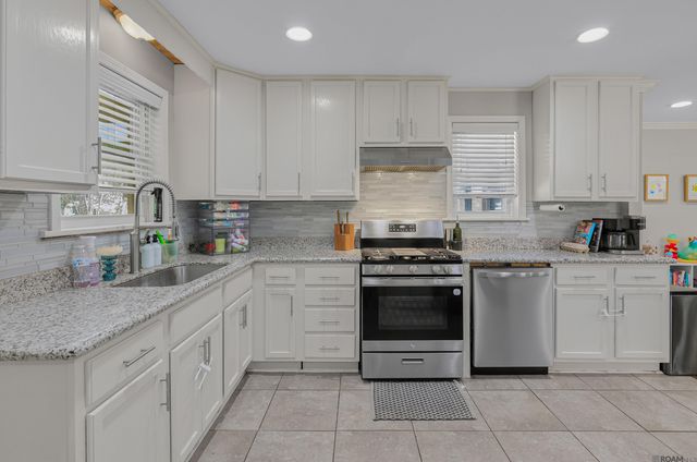 660 Lakeview Dr, Denham Springs, LA 70726