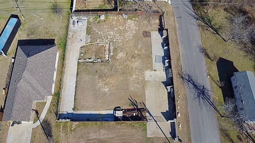 426 Sabine Avenue, Cleburne, TX 76031