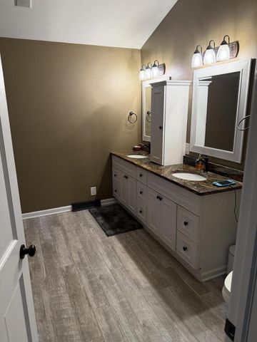 5350 W Yale DRIVE, Franklin, WI 53132