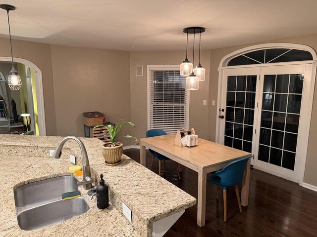 5350 W Yale DRIVE, Franklin, WI 53132