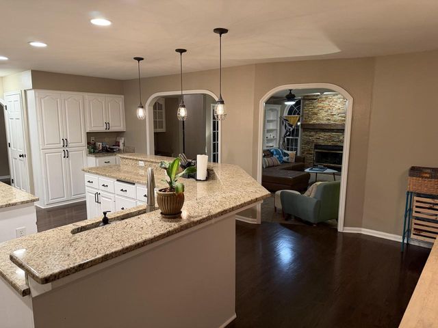 5350 W Yale DRIVE, Franklin, WI 53132