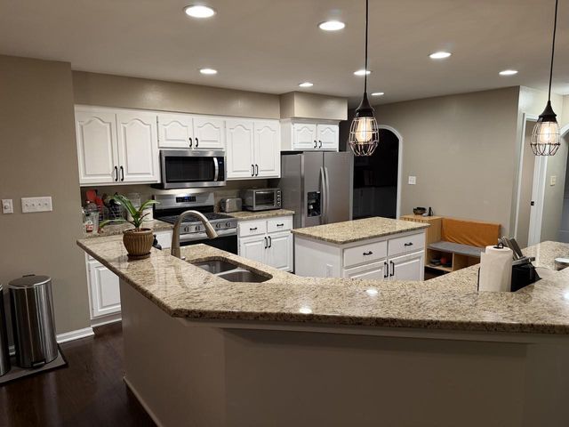 5350 W Yale DRIVE, Franklin, WI 53132