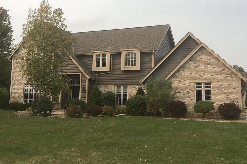 5350 W Yale DRIVE, Franklin, WI 53132