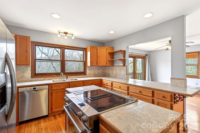 169 Hilltop Road, Black Mountain, NC 28711