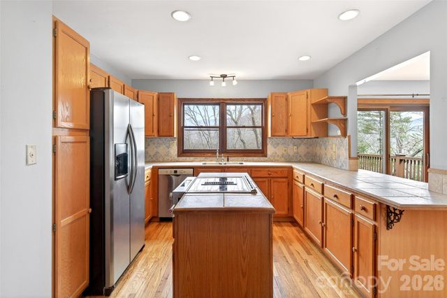 169 Hilltop Road, Black Mountain, NC 28711