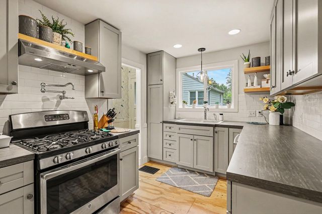 170 E 35th Street, Holland, MI 49423