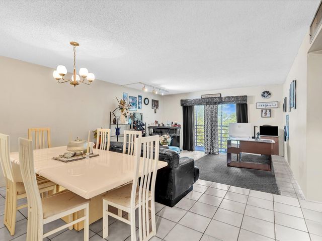 2800 NW 56th A404, Lauderhill, FL 33313