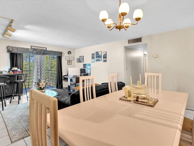 2800 NW 56th A404, Lauderhill, FL 33313