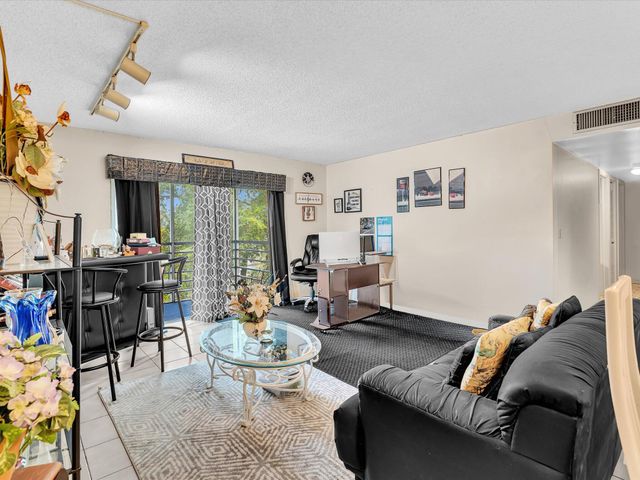 2800 NW 56th A404, Lauderhill, FL 33313