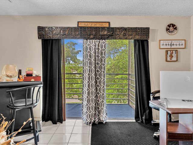 2800 NW 56th A404, Lauderhill, FL 33313