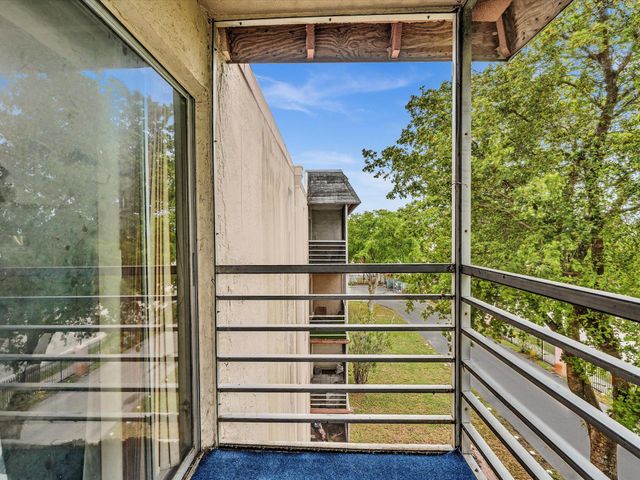 2800 NW 56th A404, Lauderhill, FL 33313