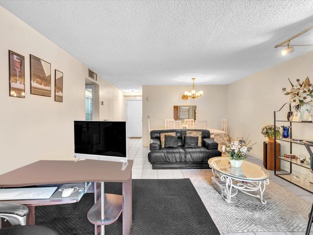 2800 NW 56th A404, Lauderhill, FL 33313