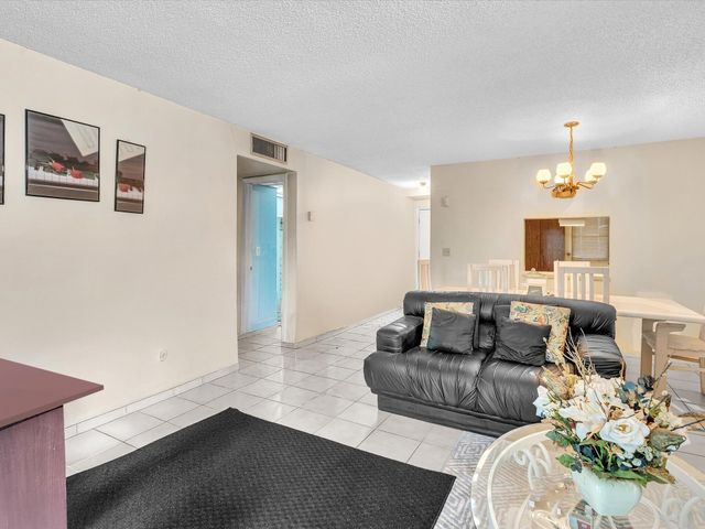 2800 NW 56th A404, Lauderhill, FL 33313