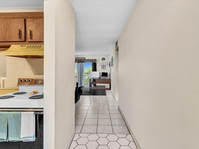 2800 NW 56th A404, Lauderhill, FL 33313