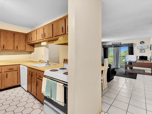 2800 NW 56th A404, Lauderhill, FL 33313