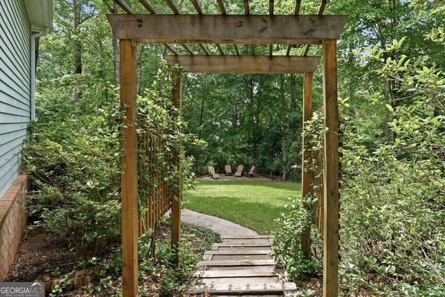 1095 Laurian Park Drive, Roswell, GA 30075