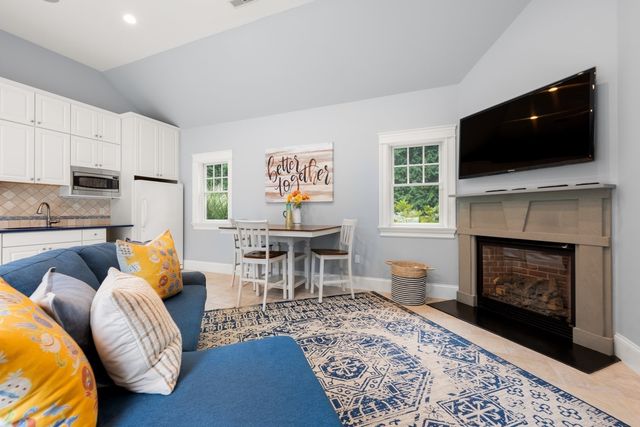 99 Country Way, Needham, MA 02492