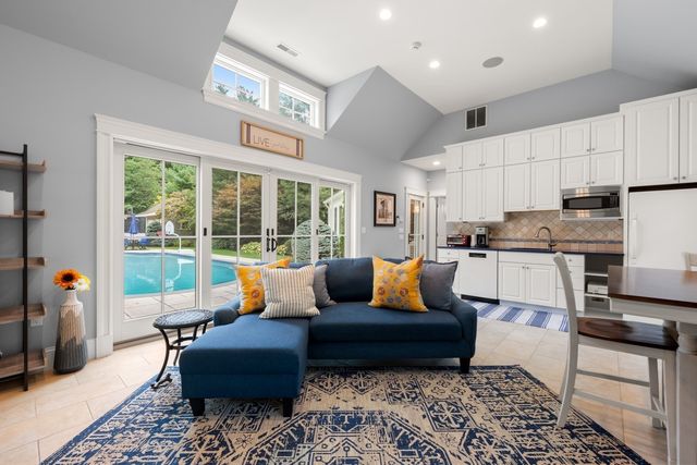 99 Country Way, Needham, MA 02492