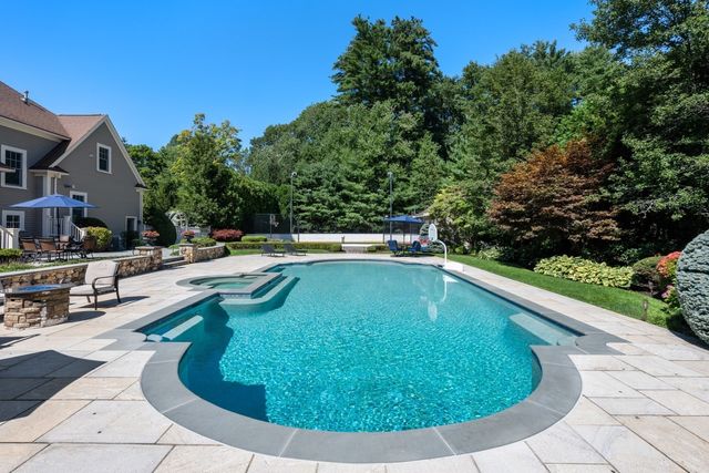 99 Country Way, Needham, MA 02492