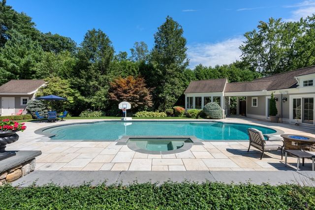 99 Country Way, Needham, MA 02492