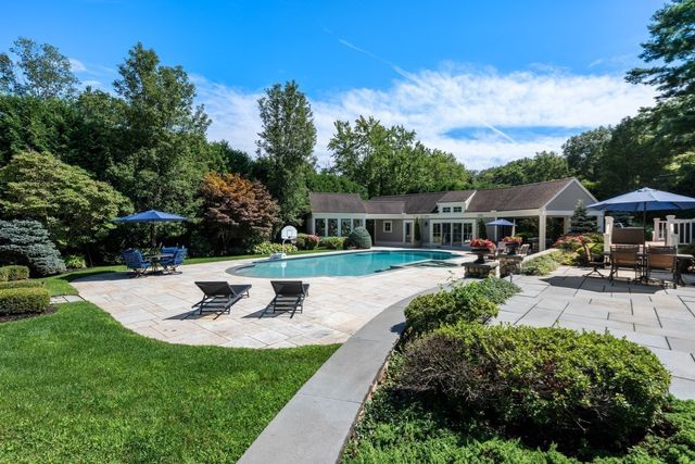 99 Country Way, Needham, MA 02492