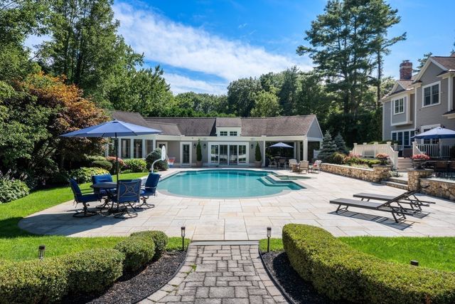 99 Country Way, Needham, MA 02492