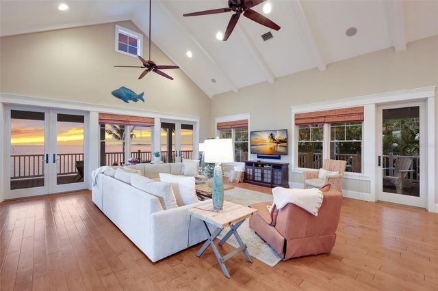 526 56TH STREET, Holmes Beach, FL 34217