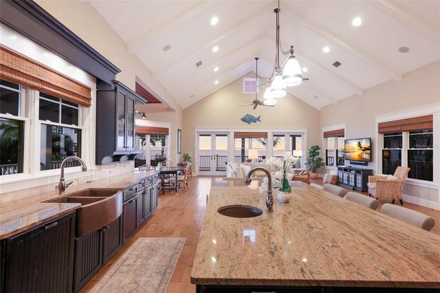 526 56TH STREET, Holmes Beach, FL 34217