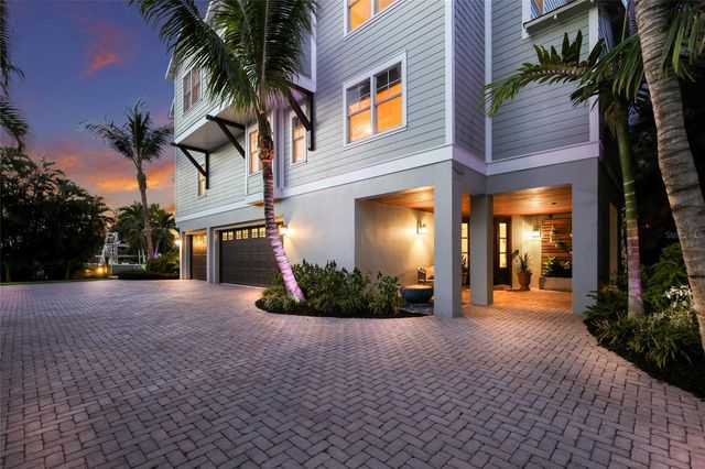 526 56TH STREET, Holmes Beach, FL 34217