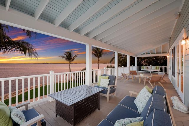 526 56TH STREET, Holmes Beach, FL 34217