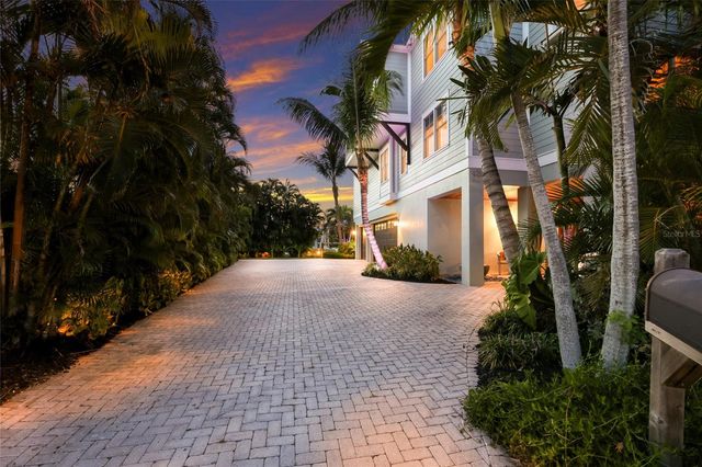 526 56TH STREET, Holmes Beach, FL 34217