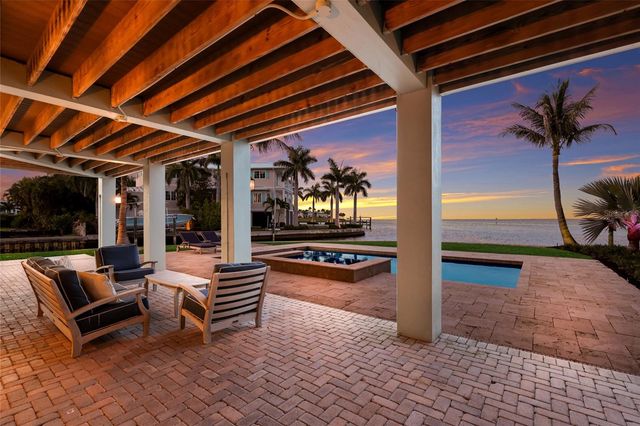 526 56TH STREET, Holmes Beach, FL 34217