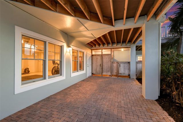 526 56TH STREET, Holmes Beach, FL 34217