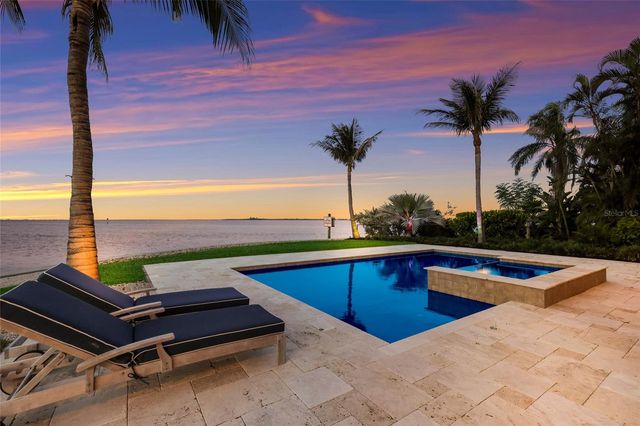 526 56TH STREET, Holmes Beach, FL 34217
