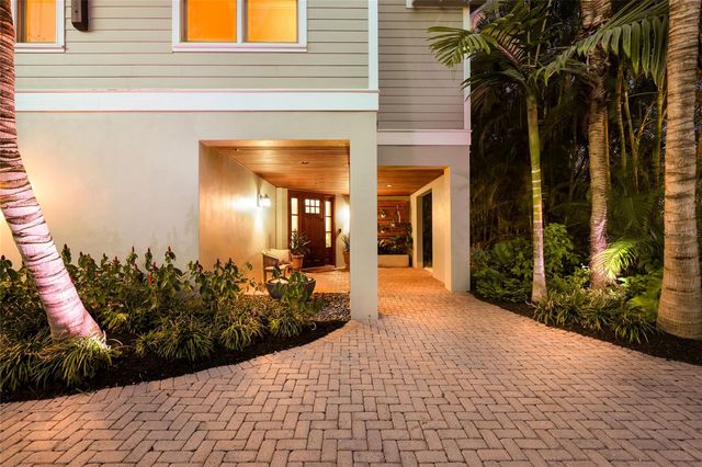 526 56TH STREET, Holmes Beach, FL 34217