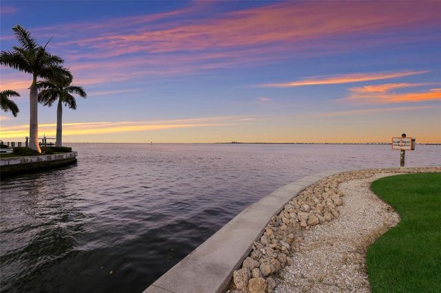 526 56TH STREET, Holmes Beach, FL 34217