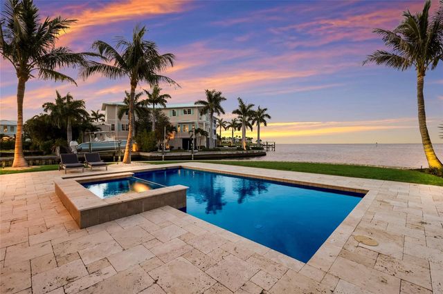 526 56TH STREET, Holmes Beach, FL 34217