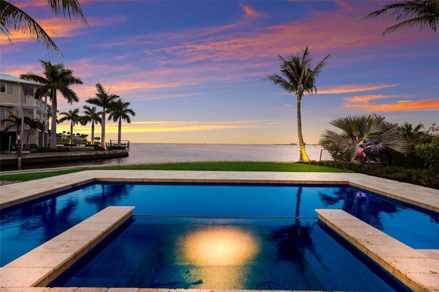 526 56TH STREET, Holmes Beach, FL 34217