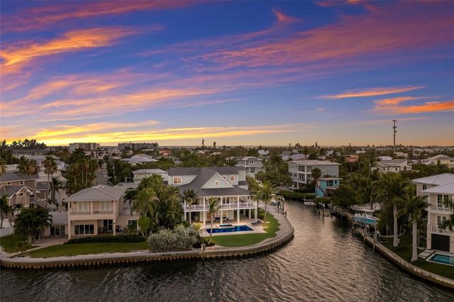 526 56TH STREET, Holmes Beach, FL 34217