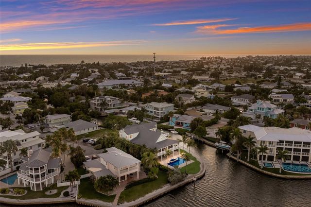 526 56TH STREET, Holmes Beach, FL 34217