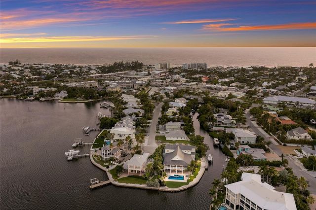 526 56TH STREET, Holmes Beach, FL 34217