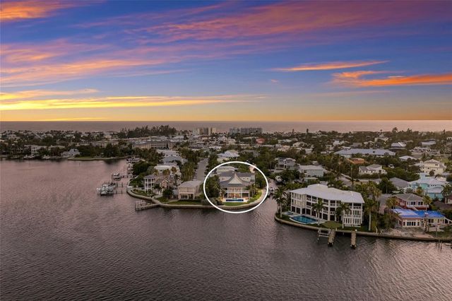 526 56TH STREET, Holmes Beach, FL 34217
